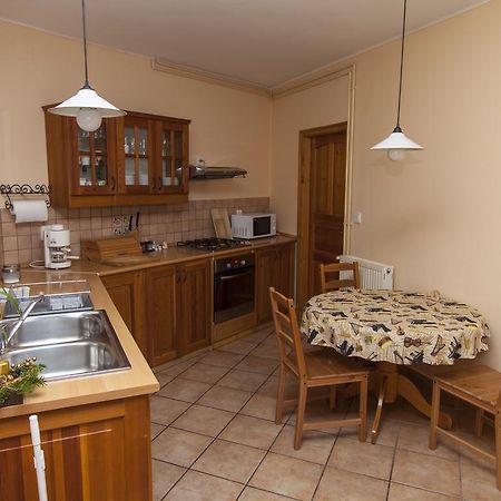 Amadeus Vendeghaz Hotell Esztergom Exteriör bild