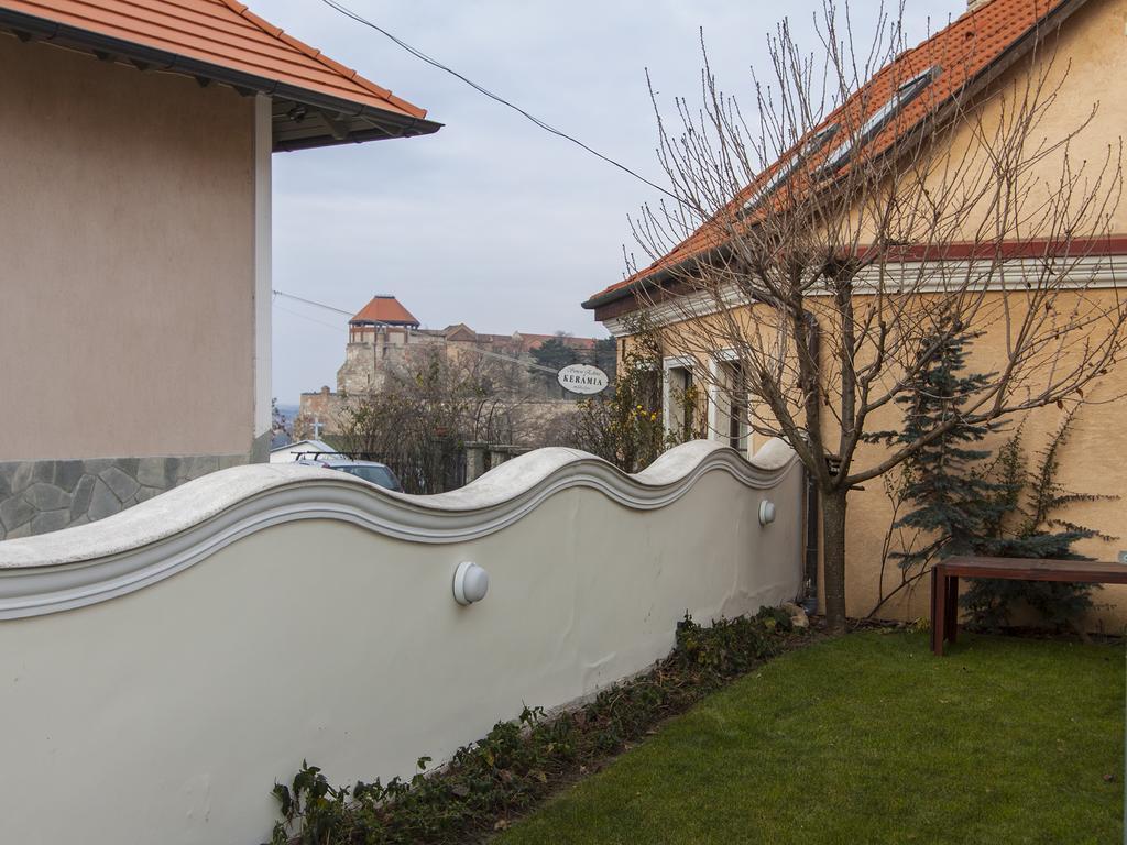 Amadeus Vendeghaz Hotell Esztergom Exteriör bild