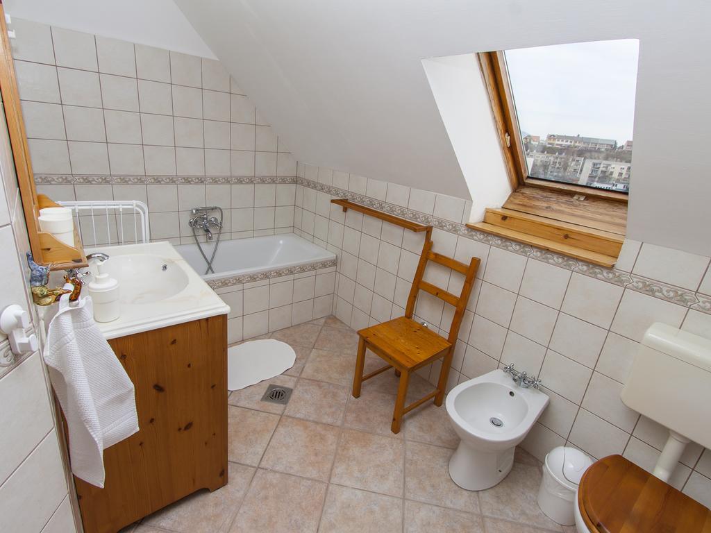 Amadeus Vendeghaz Hotell Esztergom Rum bild