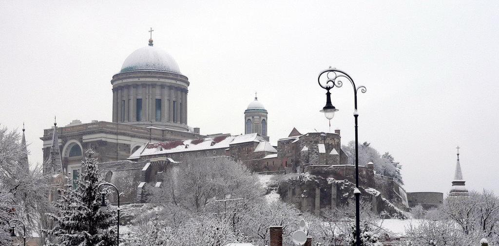 Amadeus Vendeghaz Hotell Esztergom Exteriör bild