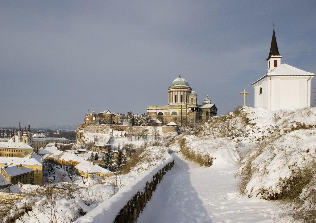 Amadeus Vendeghaz Hotell Esztergom Exteriör bild