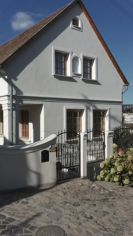 Amadeus Vendeghaz Hotell Esztergom Exteriör bild