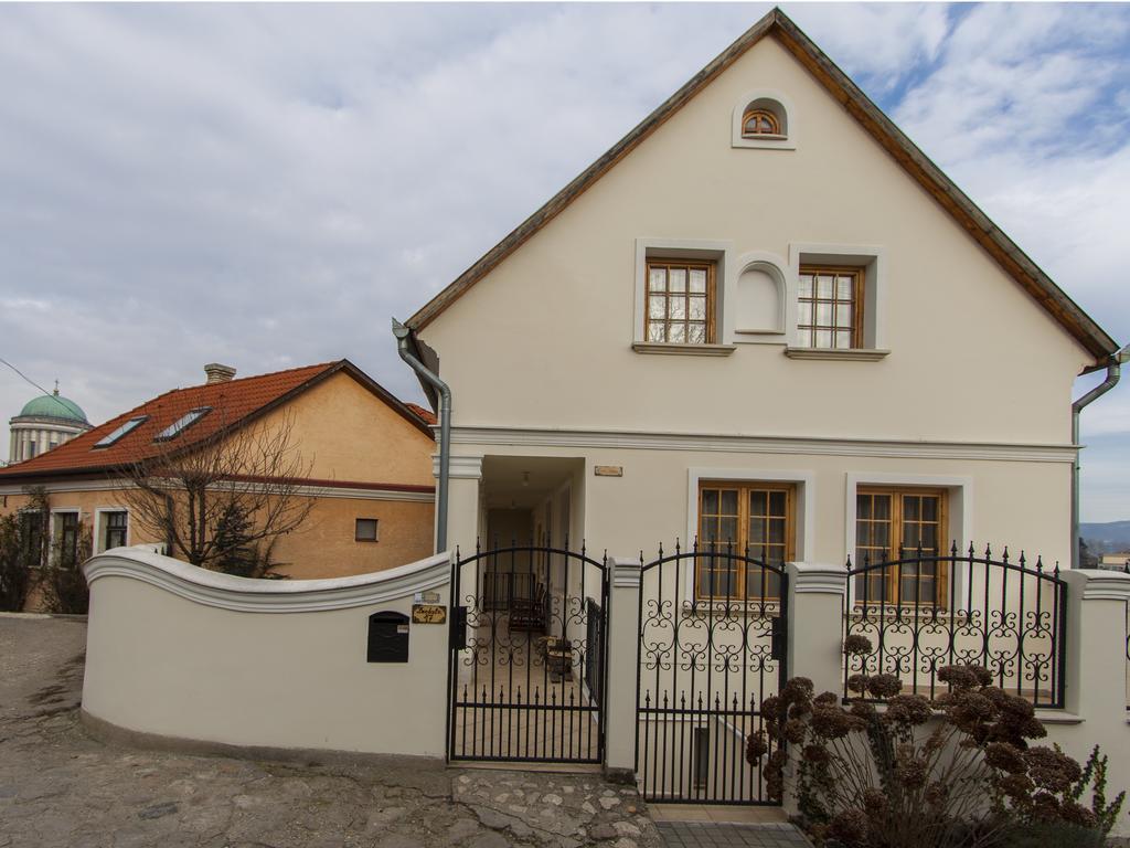 Amadeus Vendeghaz Hotell Esztergom Exteriör bild